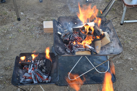 キャンプ　焚火　鍋