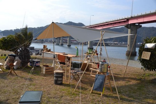 キャンプ　カウンター　BAR　木製　自作　タトンカタープ