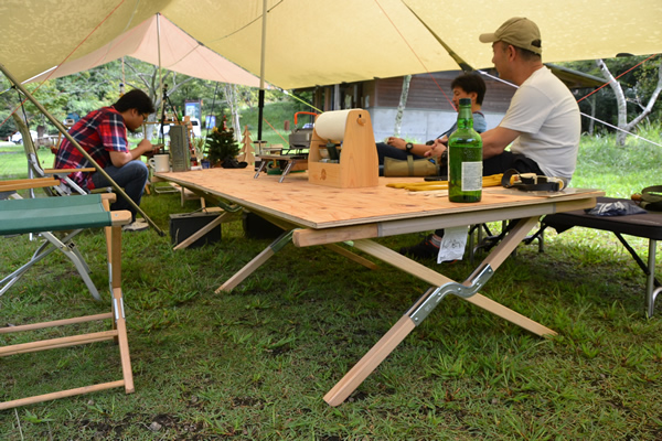 キャンプ　バイヤー　コット　テーブル　ＤＩＹ　大変身