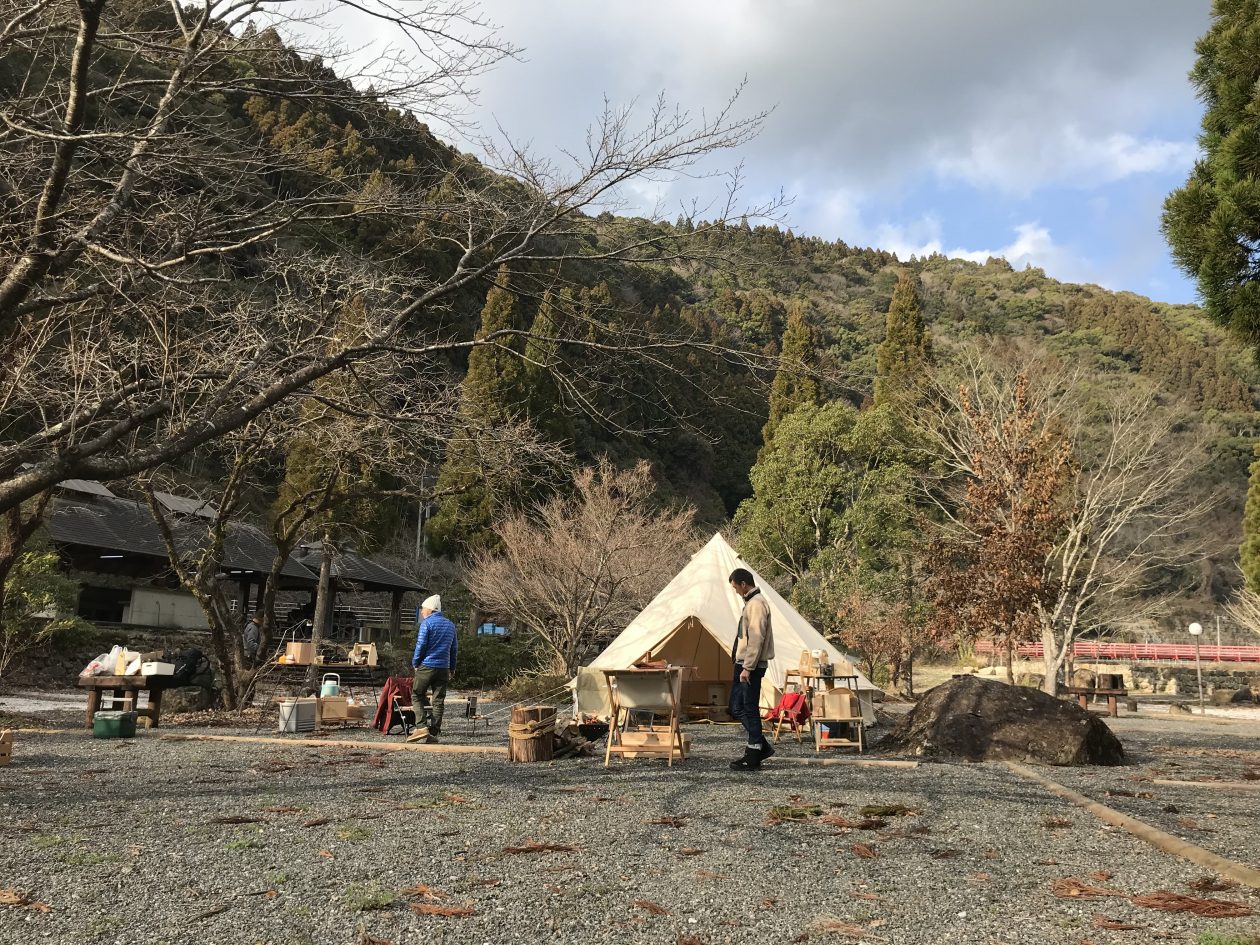 高知　冬キャンプ　ベルテント　ストーブ　安田川　アユ踊る　清流　キャンプ場